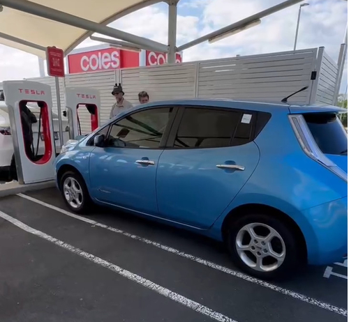 Latest company news about mengisi kendaraan Anda dengan koneksi pengisian cepat CHAdeMO di stasiun pengisian cepat CCS